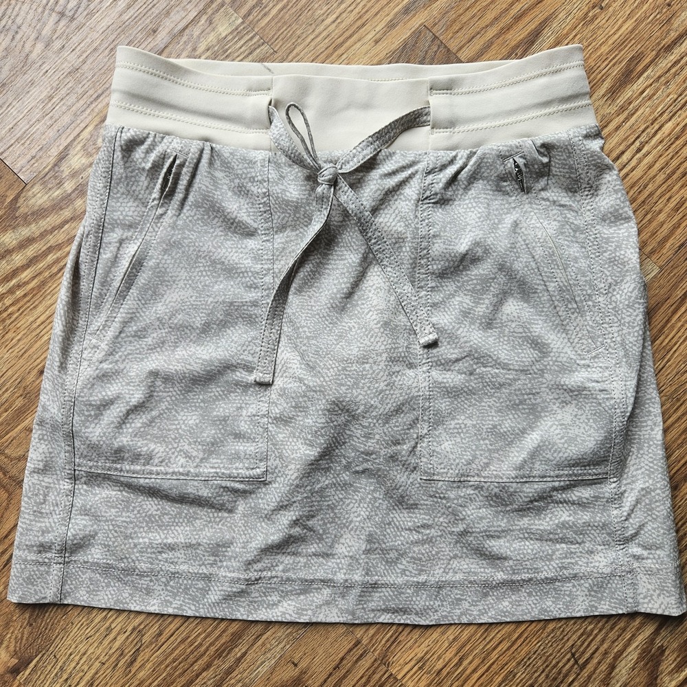 Athleta Chelsea Printed Skort Cargo Skirt Size 2 Beige Womens Comfort